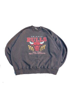 Abercrombie and Fitch Oversized Chicago Bulls Graphic Crewneck Size L Brown